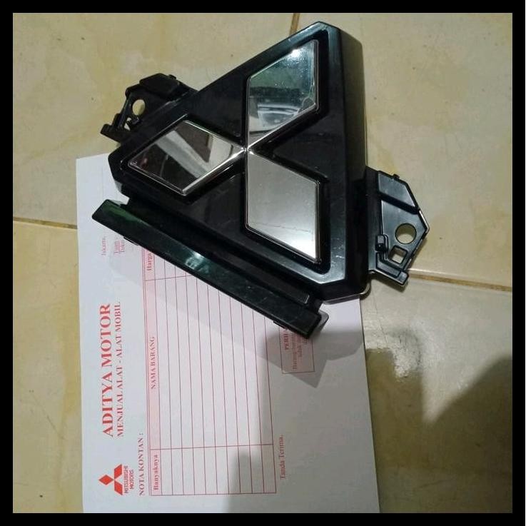 HOT DEAL EMBLEM LOGO MERK TIGA BERLIAN GRILLE DEPAN NEW XPANDER CROSS 2021-2024 