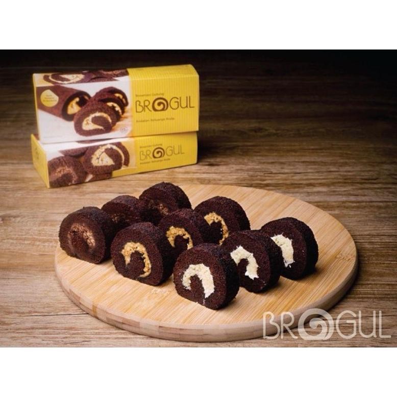 

BROGUL - Brownies Gulung Coklat / Kacang / Nutella / Keju Nugi