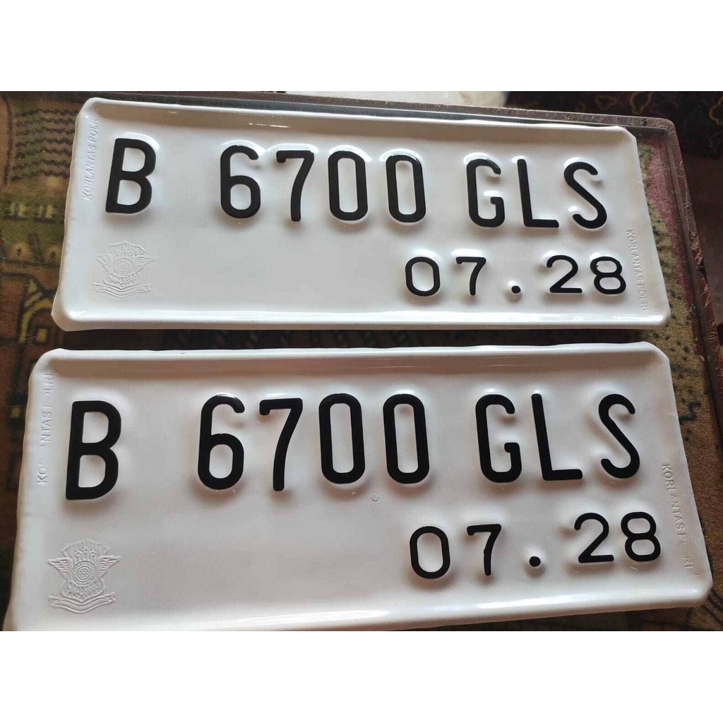 plat nomor motor warna putih Font baru berlogo Korlantas polri standar Samsat