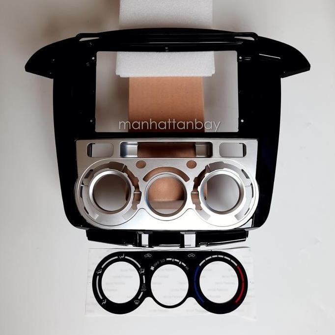 Frame Headunit 9 inch Innova type V AC Digital atau type G AC Manual