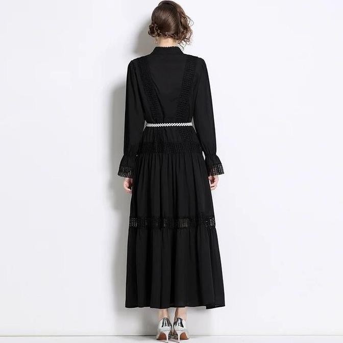 Gaun pesta satin hitam putih yang mewah