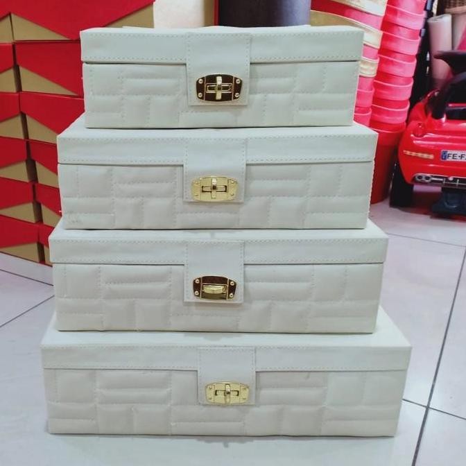 

Kotak Hantaran Model Koper Kualitas Terbaik Harga Termurah