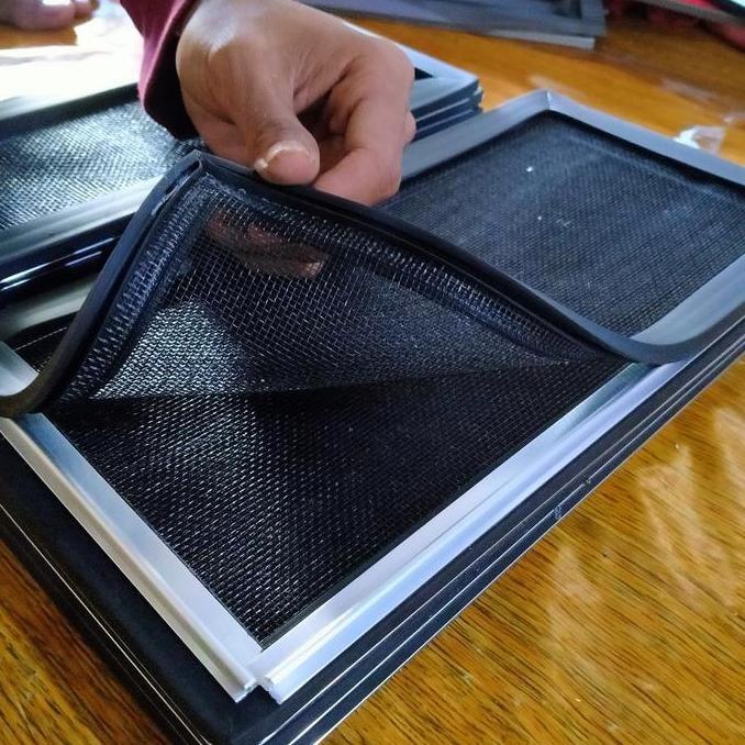 kasa nyamuk fiberglas/Hitam