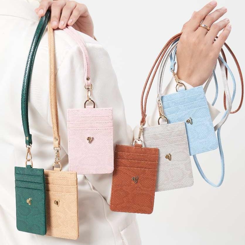 

Readyy!! Vizzano Name Tag ID CARD HOLDER LANYARD