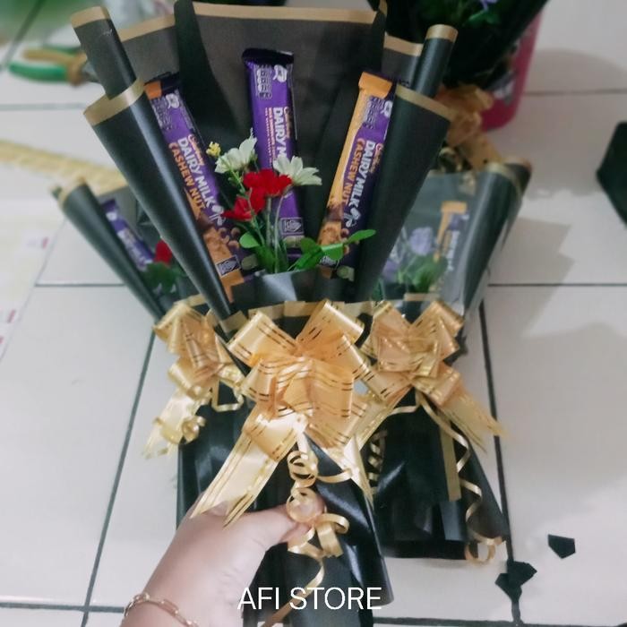 

Bucket Wisuda L Bucket Coklat L Hadiah Guru L Bucket Valentine