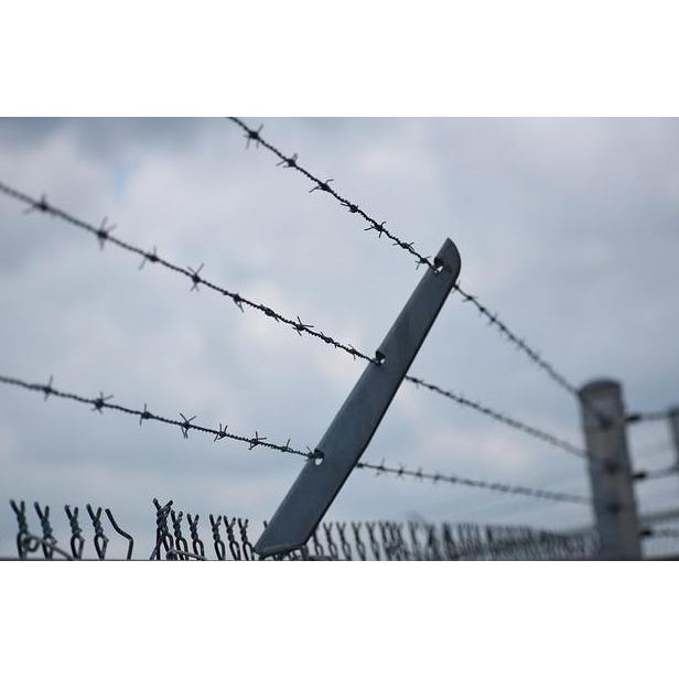 Produk Baru Tiang Besi Siku Dudukan Kawat Duri & Silet untuk Pagar Keamanan