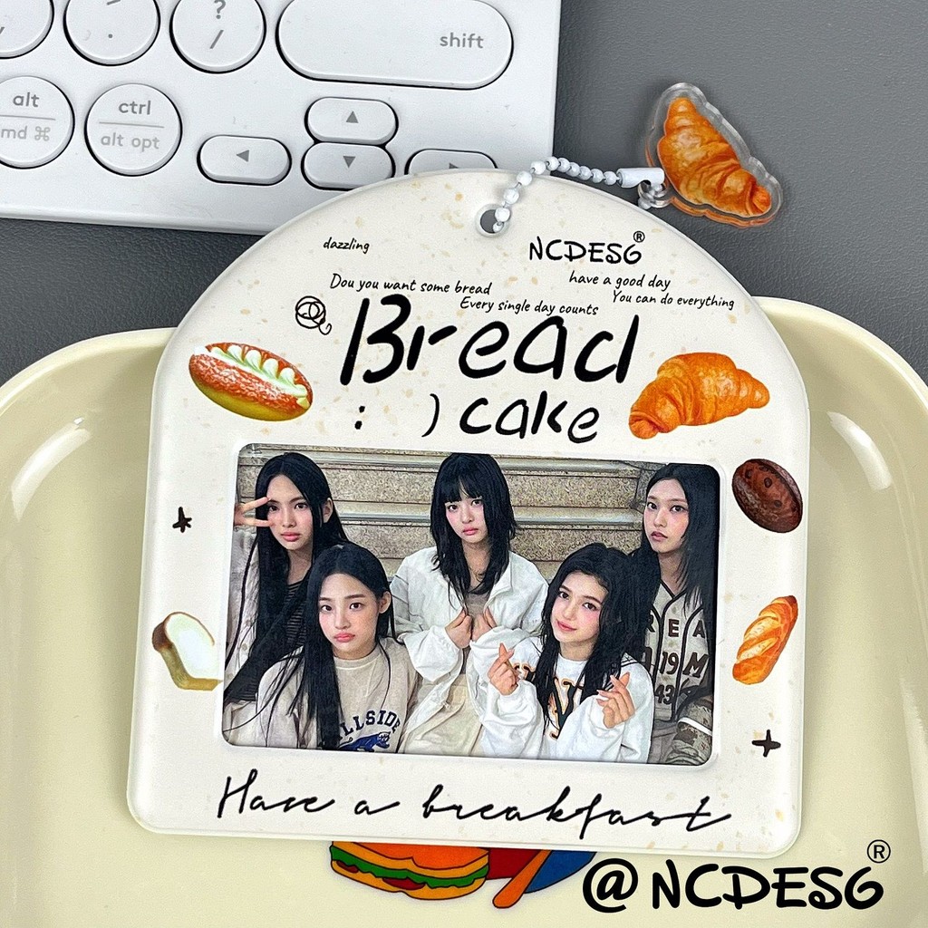 

[PickMe Shop] Roti PVC pemegang kartu horizontal idola 3 inci kartu kecil kampus penyimpanan kartu tas kartu liontin