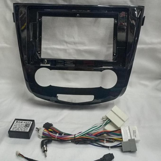 Frame Head unit nissan Xtrail 2CC T32 + canbus kamera 360