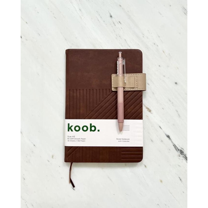 

READY KOOB A556P NOTEBOOK MAGNETIK PEN HOLDER A5 BUKU TULIS GARIS JURNAL DIARY