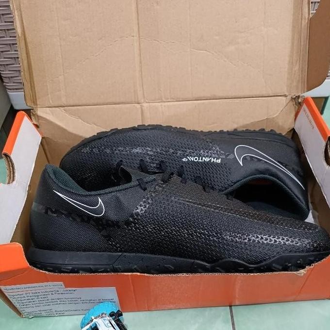 Sepatu futsal Nike Phantom GT2 Club TF indoor Original BNIB Terlaris