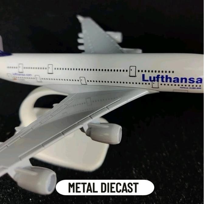 Miniatur Diecast Pesawat Lufthansa Ada Roda Ada Dudukan