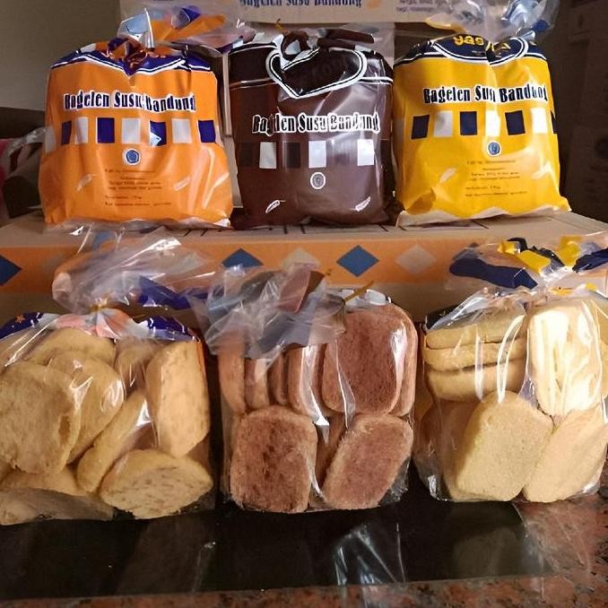 

Roti Kering Bagelen Coklat Susu Keju Frozen Halal 1 Dus Isi 4 Stok Terbatas