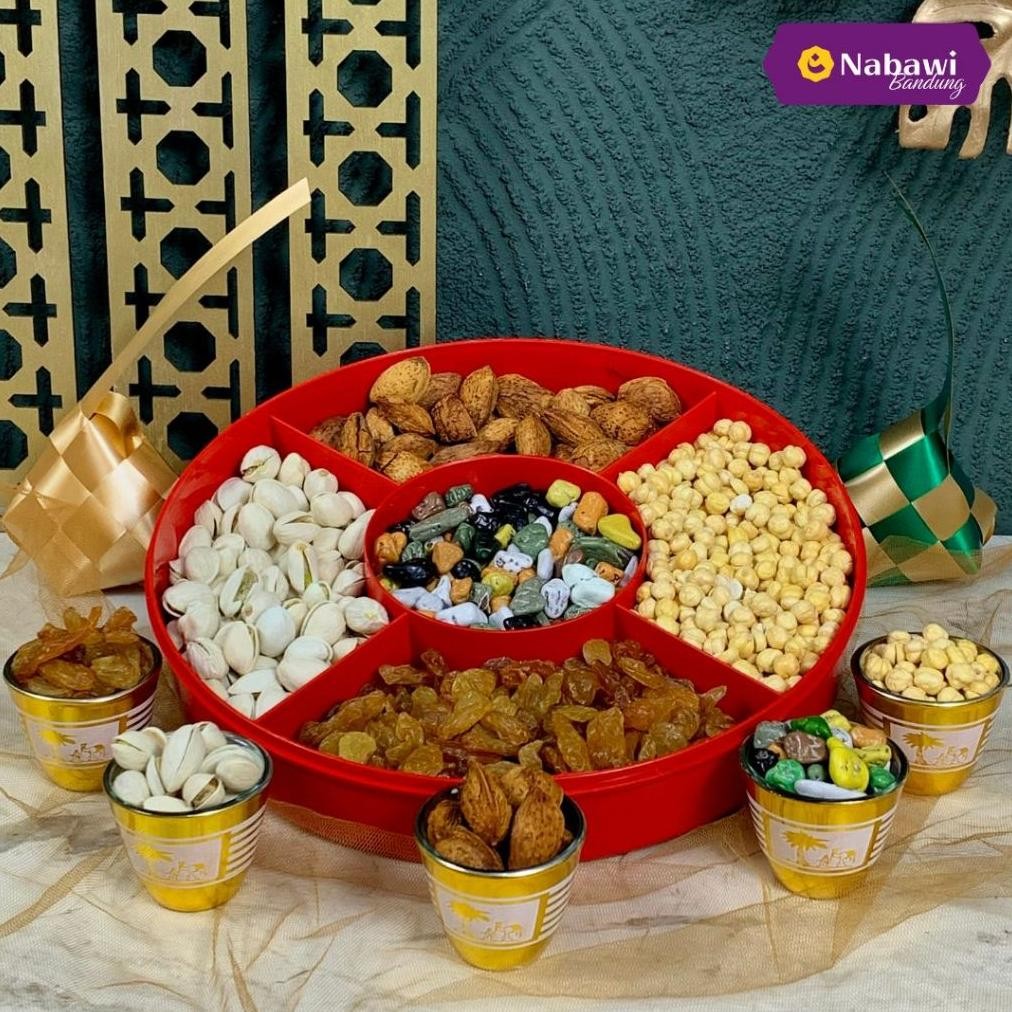 

Paket Hampers Exclusive 5 Sekat Oleh Oleh Haji Dan Umroh Premium Makanan Khas Arab Kacang Arab Pistachio Kismis Almond Coklat Kerikil