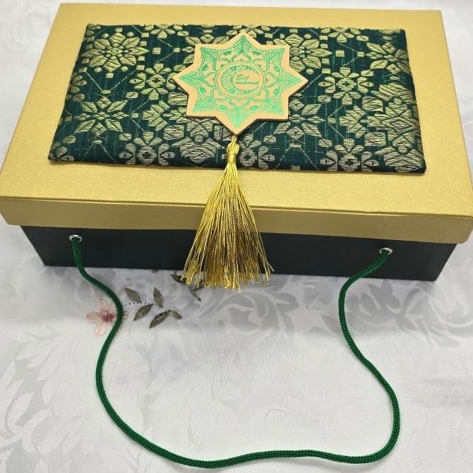 

Box songket tali 24x15x8cm / kotak kue kering 3toples hardtop lebaran