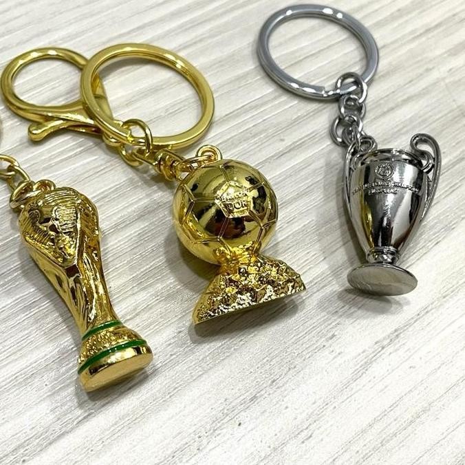 Stok Terbatas Gantungan Kunci Mini Trofi Piala Dunia Ballon d'Or & Liga Champions Logam