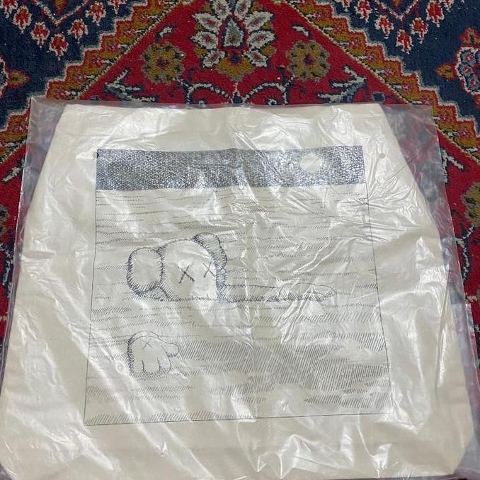 Promo Wts Totebag Uniqlo Kaws Limited Edition 2023 Bnib Jaksel