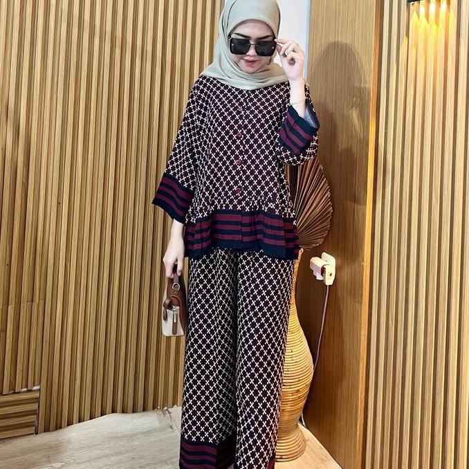 Fanaya Set Rayon Rempel Semi Crop Atasan / Setelan Wanita