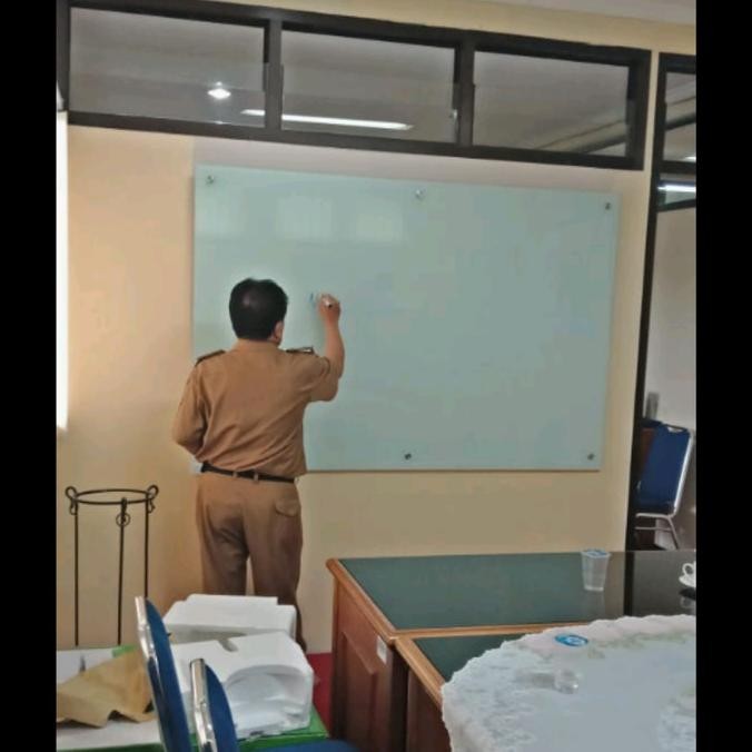 

BEBAS ONGKIR - Glassboard Gantung Uk.100x150cm