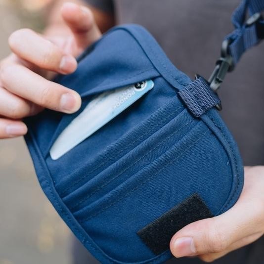 

jy-6 Wanderlust Hanging Lanyard Wallet Gantungan ID Card Bolzaa Navy Termurah