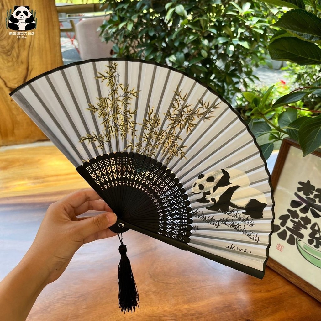 

Kipas Lipat Panda Membawa Rumbai Kipas Bambu