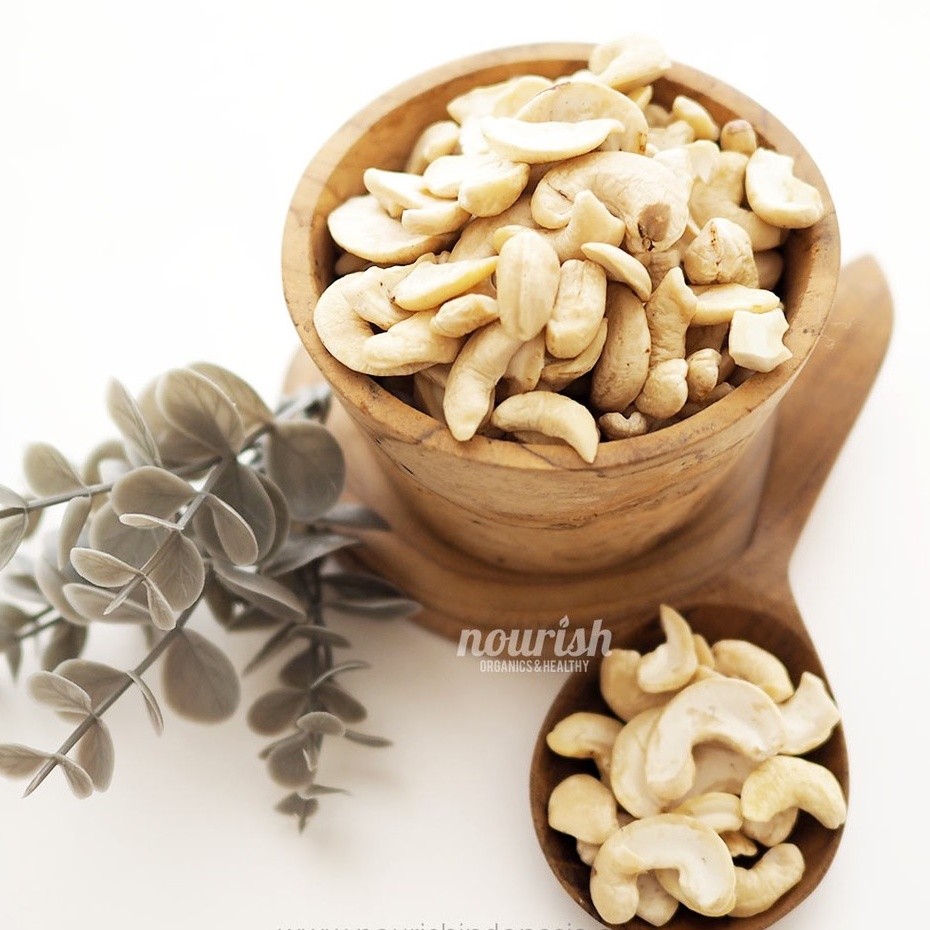 

Kacang Mede Belah (Cashew Pieces) 500 gr