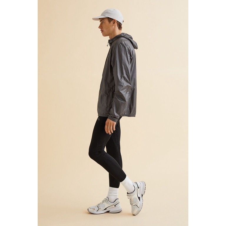 H&M Pria Regular Fit Lightweight running jacket 1090879_1