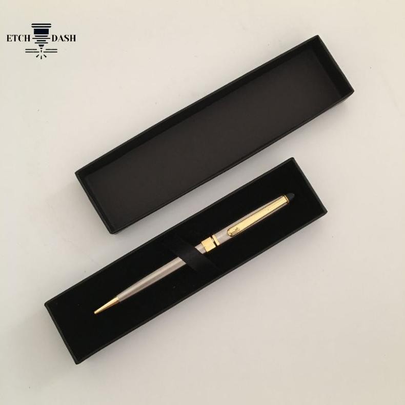 

IQR-914 Giftbox Pulpen Stylus Free Custom Nama Dan Logo | Pulpen Hadiah | Souvenir Pulpen - Exclusive Pen GP-1771 Berkualitas