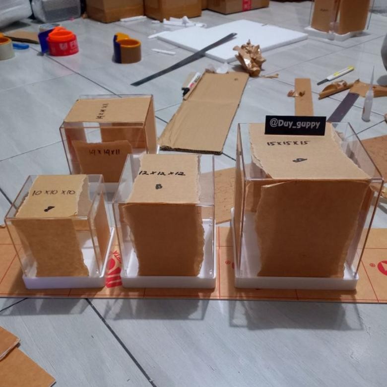 

TERMURAH box display/kotak mahar akrilik, base putih rwe-45