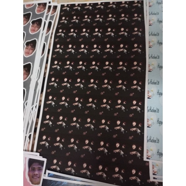 

Custom Kertas Kado Wrapping Paper Gambar Muka Suka-Suka Pattern