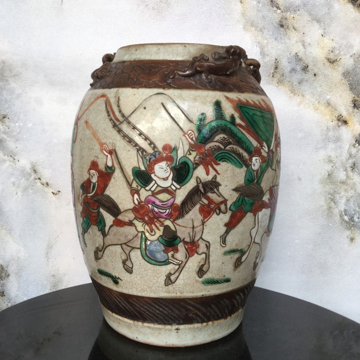 GUCI VAS KERAMIK RETAK SERIBU PAJANGAN ANTIK LUKIS TIMBUL