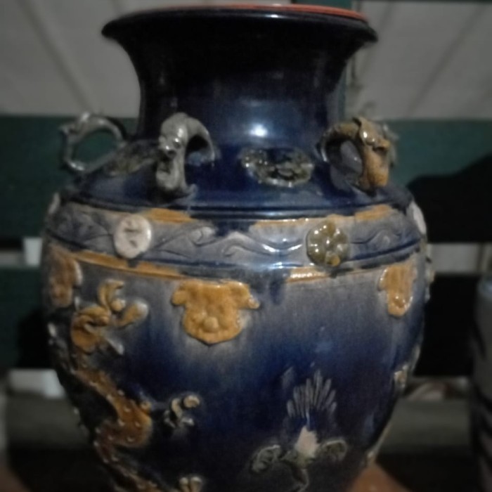 GUCI KERAMIK BESAR KALIMANTAN