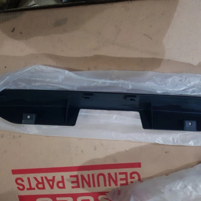 GARNISH PINTU BAGASI MOBIL PANTHER CAPSUL