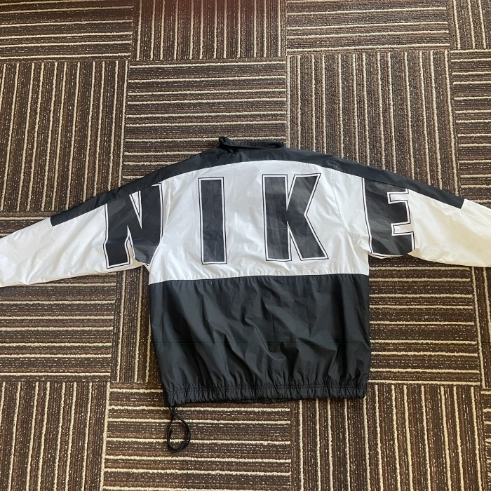 NIKE BIG SWOOSH SPELLOUT WINDBREAKER