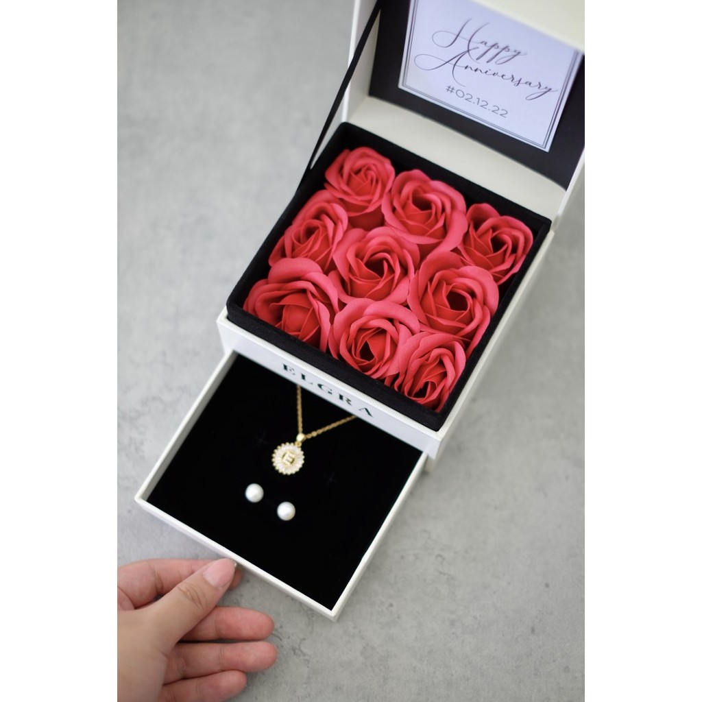 

Rose Box - Gift Box With Faux Roses Elgra Jewellery Drawer New