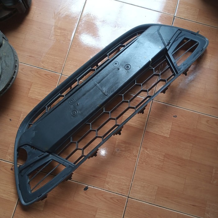 Grill Bumper depan Ford Fiesta