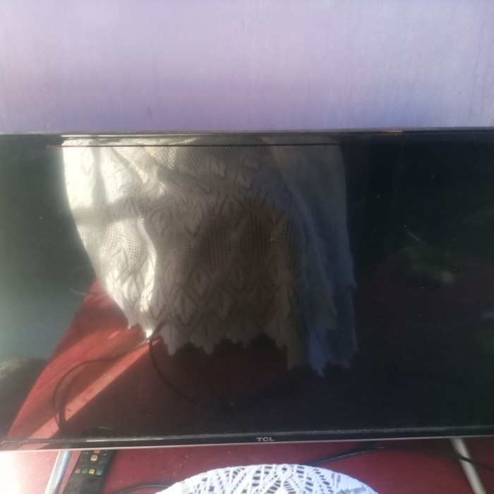 TV LED TCL 32INCH (KONDISI HARUS GANTI LAYAR)