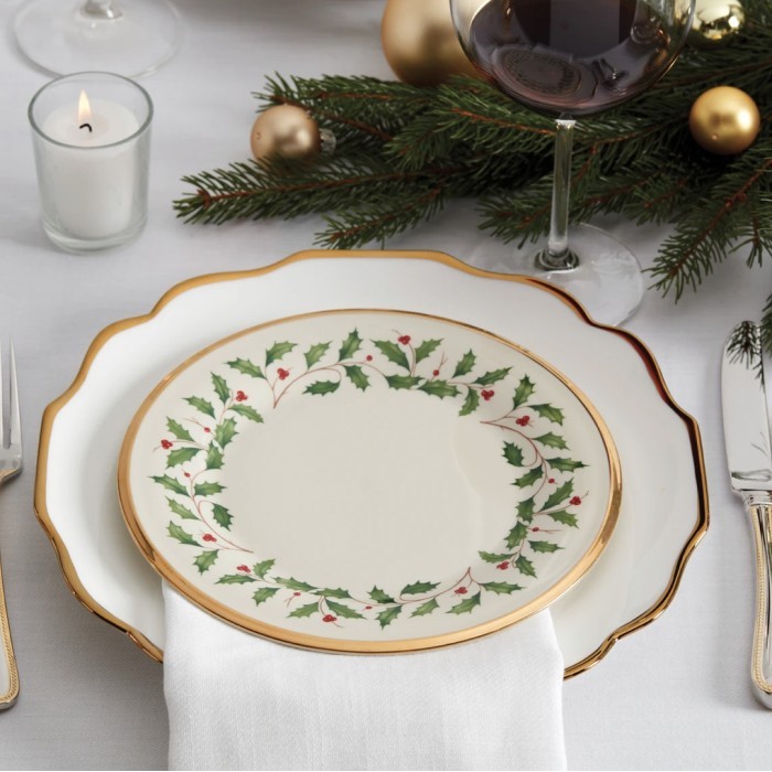

NEW! Lenox Holiday Salad Plate Christmas Piring Natal Porcelain Gold rim Limited