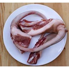 

Buntut babi segar ukuran 1 pcs 200 gram