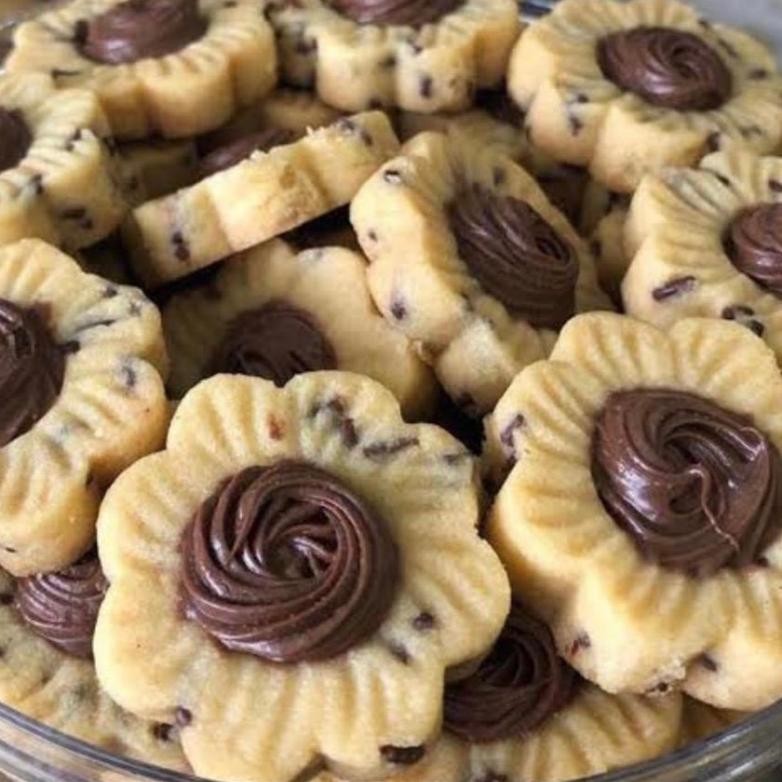 

Nutella Cookies Toples Tabung 600Ml