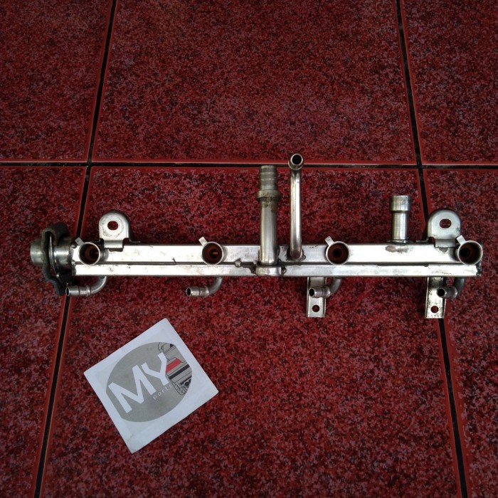 Fuel Rail Injector / Fuel Pressure Regulator BMW e36 318i M43