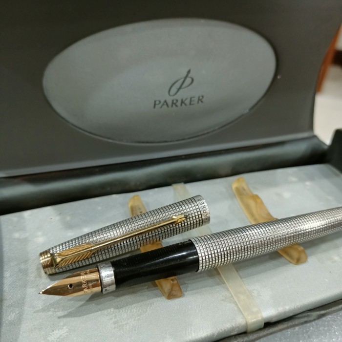 

Farizal - Pena Parker 75 Silver Sterling Nib Emas 14 K