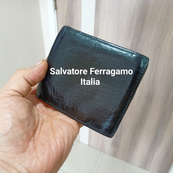 

Farizal - Dompet Salvatore Ferragamo Itali Original