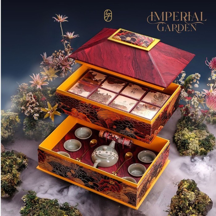 

La Famille Mooncake Hamper - IMPERIAL GARDEN