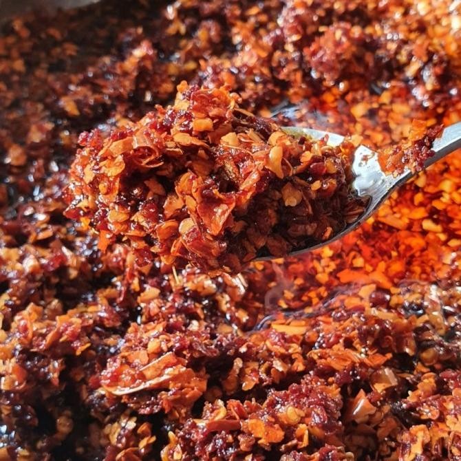 

Crisp Chili Oil - Crunchy and Crispy Chilli Oil by Millimala BS86