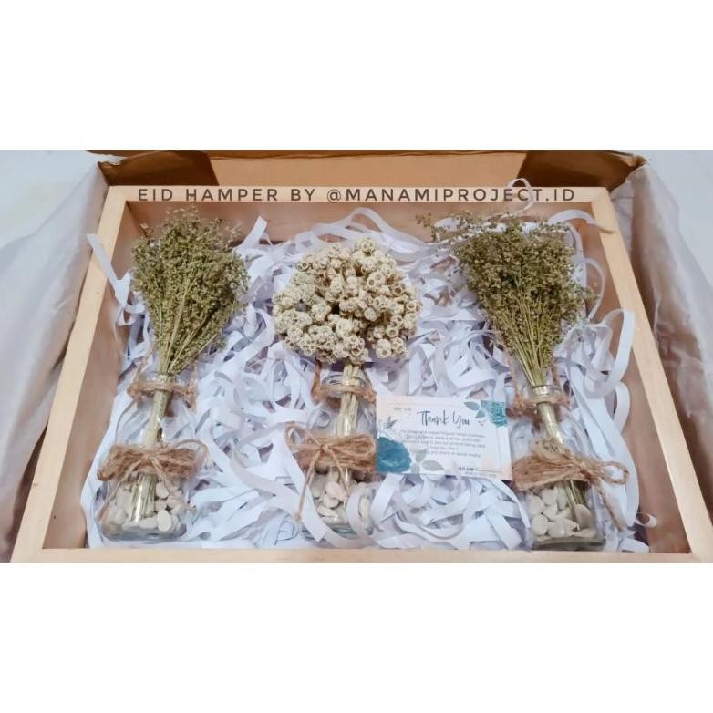 

Gift Box Hampers/ Hampers Kado / Hampers Unik / Hampers Pernikahan / Hampers Natal / Hampers Ulang Tahun / Mini Dried Flowers In Frame/ Pajangan Bunga Kering /Dekorasi Rumah /Kado Hari Ini