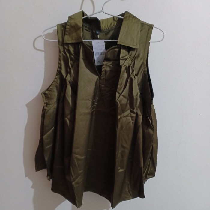 Blouse Baju Wanita Tanpa Lengan Army Silk Premium Army Hijau