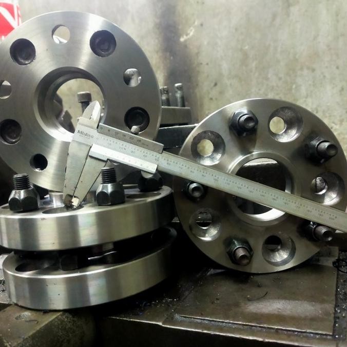adaptor velg mobil Ford escape