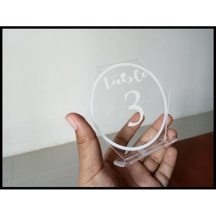 

GRATIS ONGKIR NOMOR MEJA AKRILIK HEXAGON - TULISAN GOLD !!!!!!