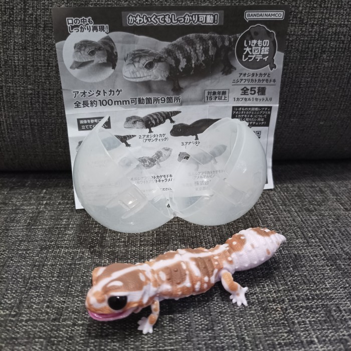 Bandai gachapon blue tongue lizard + western african lizard