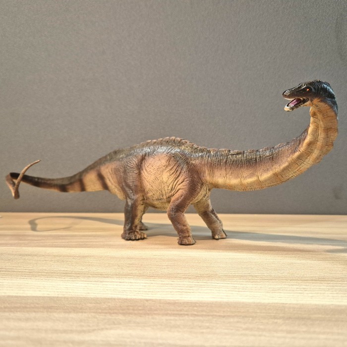 Figure dinosaurus Bruhathkayosaurus. New Canna PVC hard rubber